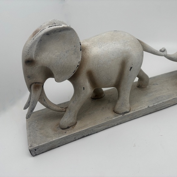 Mama and Baby Elephan Decor - Picture 1 of 2